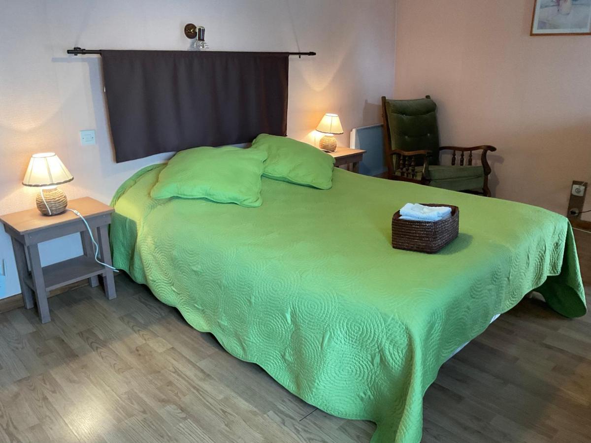 Chambres, Table D'Hotes Et Gites Les Mesanges Saint-Jean-de-Sauves Екстериор снимка