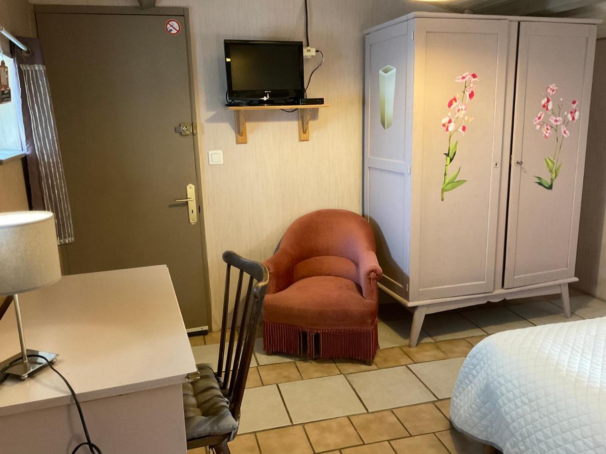 Chambres, Table D'Hotes Et Gites Les Mesanges Saint-Jean-de-Sauves Екстериор снимка