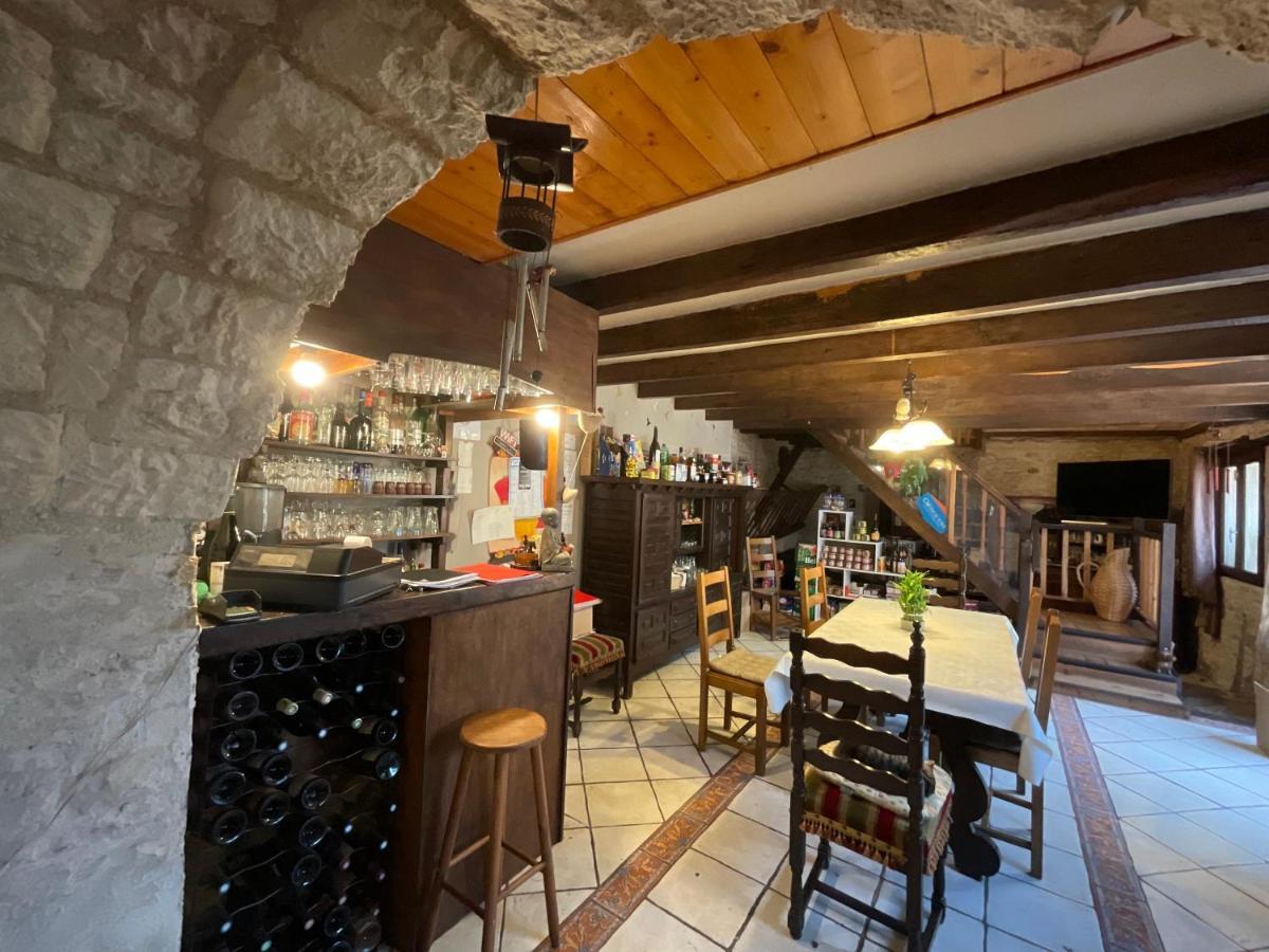 Chambres, Table D'Hotes Et Gites Les Mesanges Saint-Jean-de-Sauves Екстериор снимка