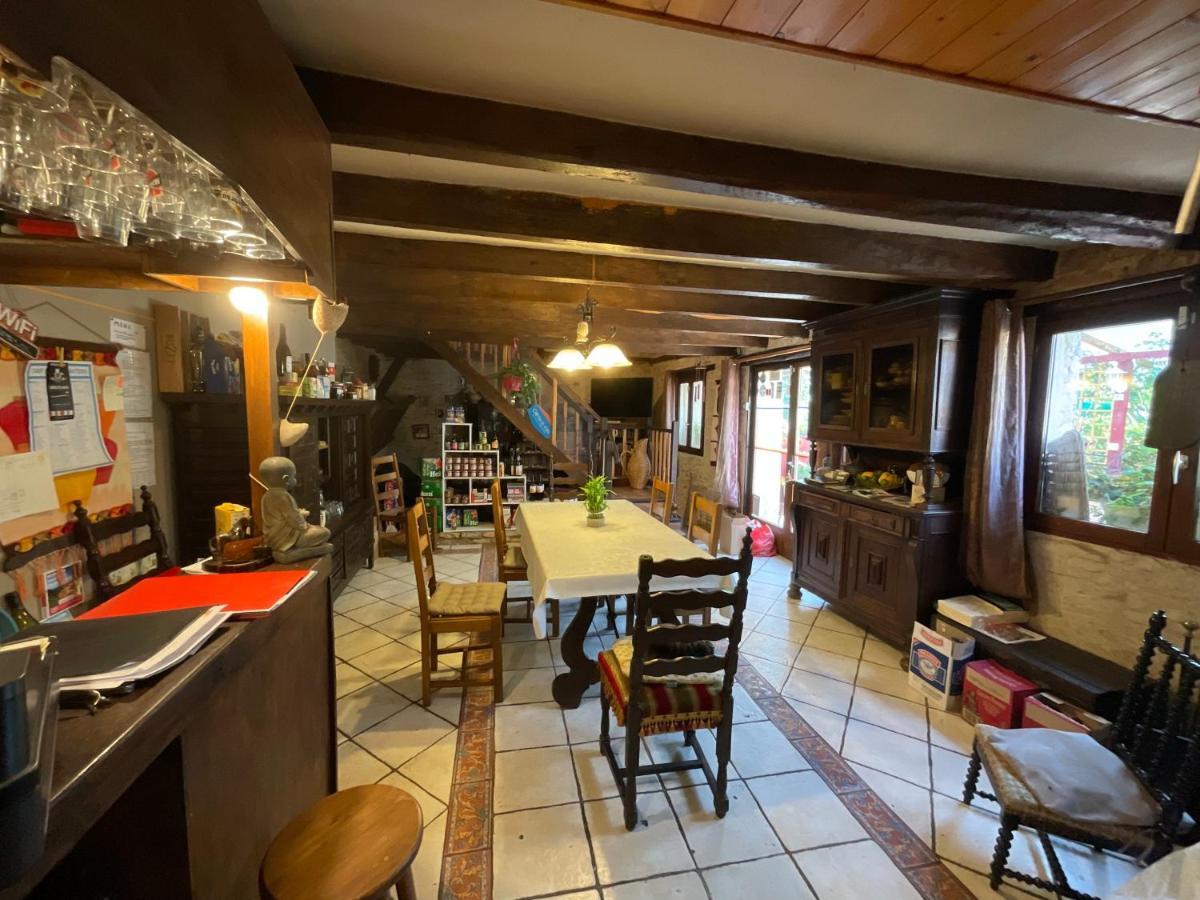 Chambres, Table D'Hotes Et Gites Les Mesanges Saint-Jean-de-Sauves Екстериор снимка