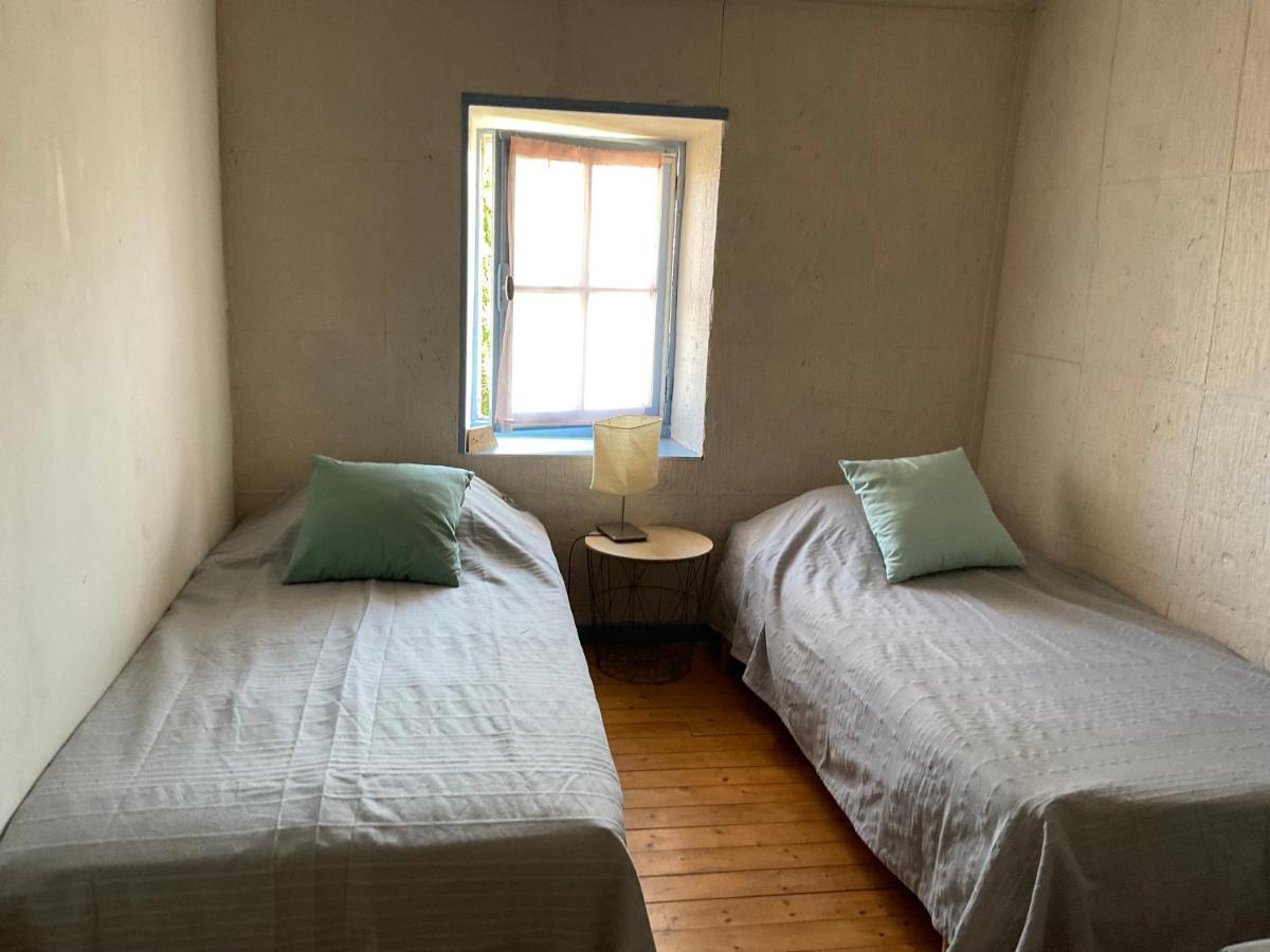 Chambres, Table D'Hotes Et Gites Les Mesanges Saint-Jean-de-Sauves Екстериор снимка