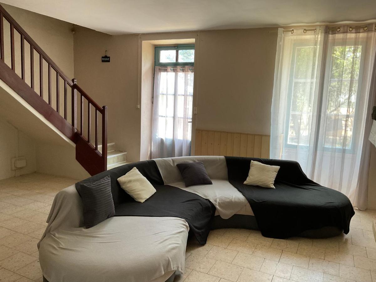 Chambres, Table D'Hotes Et Gites Les Mesanges Saint-Jean-de-Sauves Екстериор снимка
