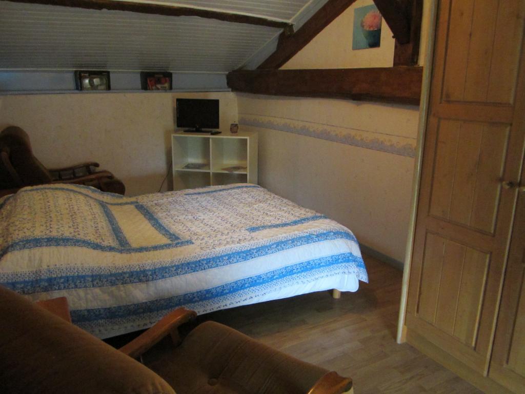 Chambres, Table D'Hotes Et Gites Les Mesanges Saint-Jean-de-Sauves Стая снимка
