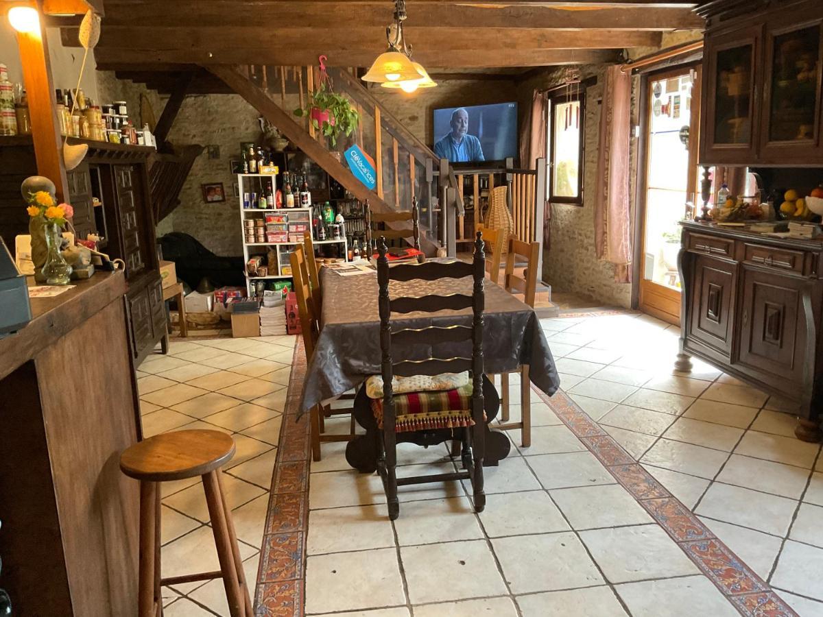Chambres, Table D'Hotes Et Gites Les Mesanges Saint-Jean-de-Sauves Екстериор снимка