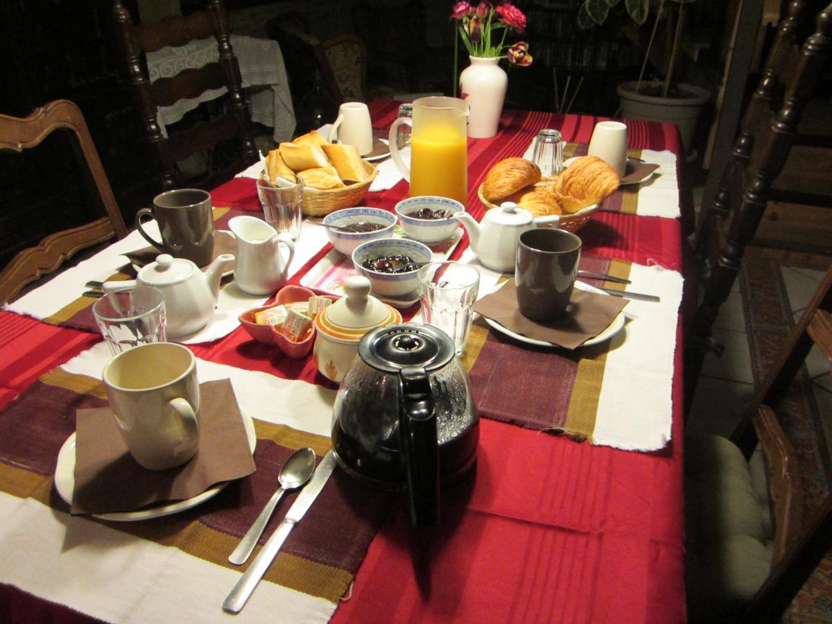 Chambres, Table D'Hotes Et Gites Les Mesanges Saint-Jean-de-Sauves Екстериор снимка