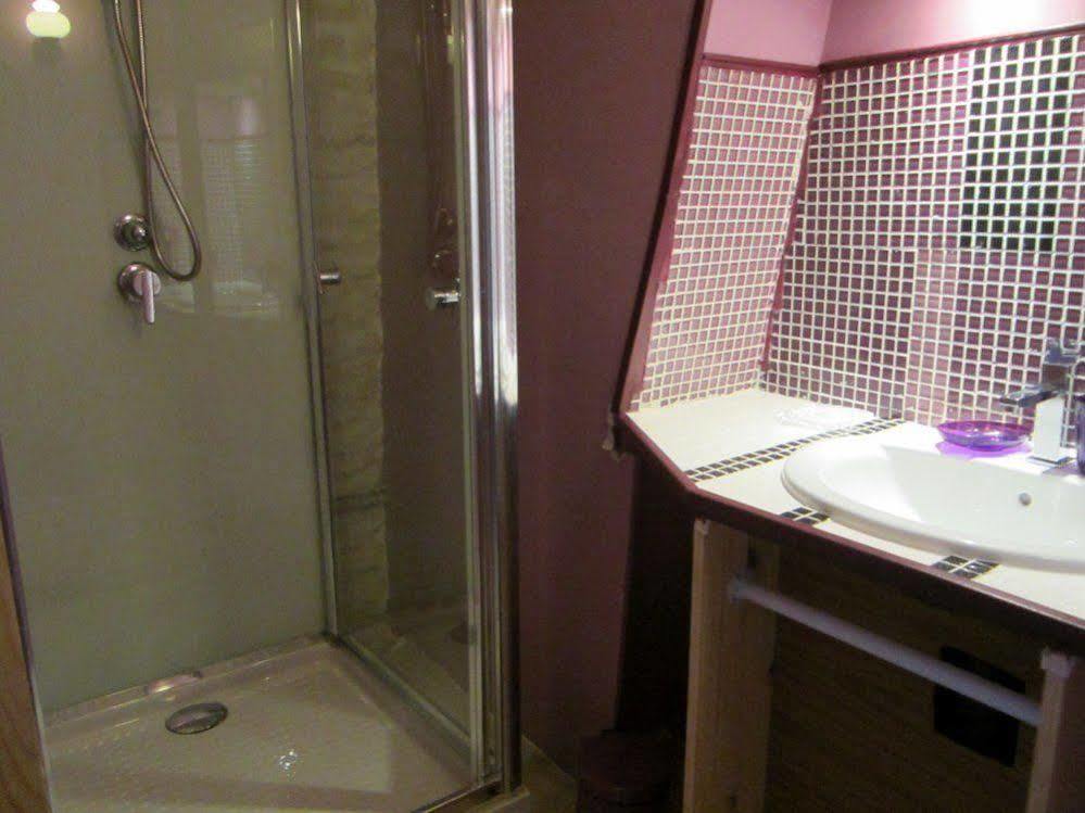 Chambres, Table D'Hotes Et Gites Les Mesanges Saint-Jean-de-Sauves Екстериор снимка